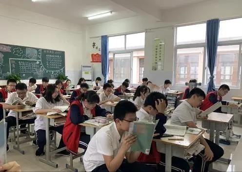期末考试临近，初中生想要考出好成绩，期末考试复习是关键