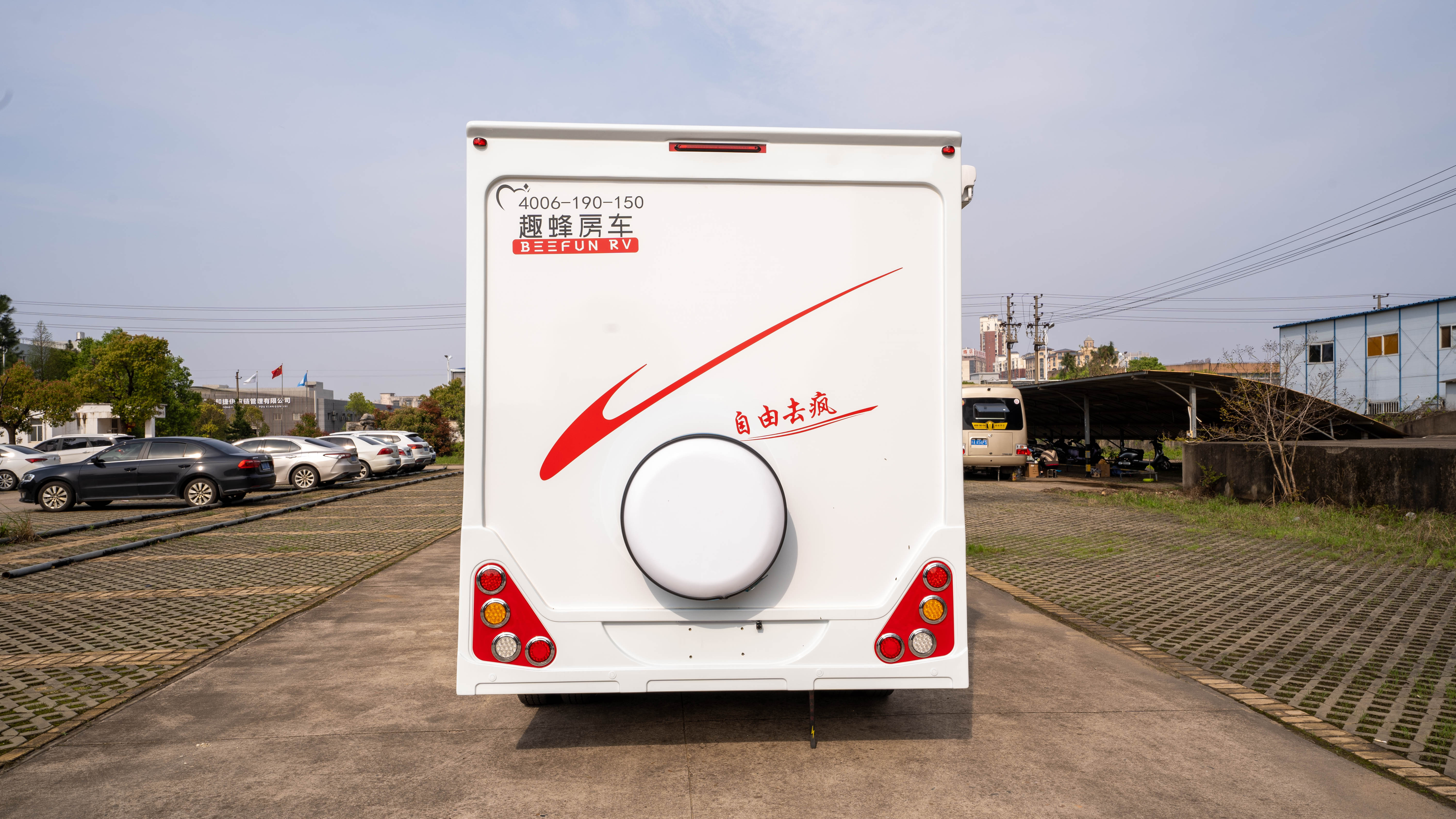 大空间舒适度高,还有48V房车电路加持,趣蜂C810自动挡房车