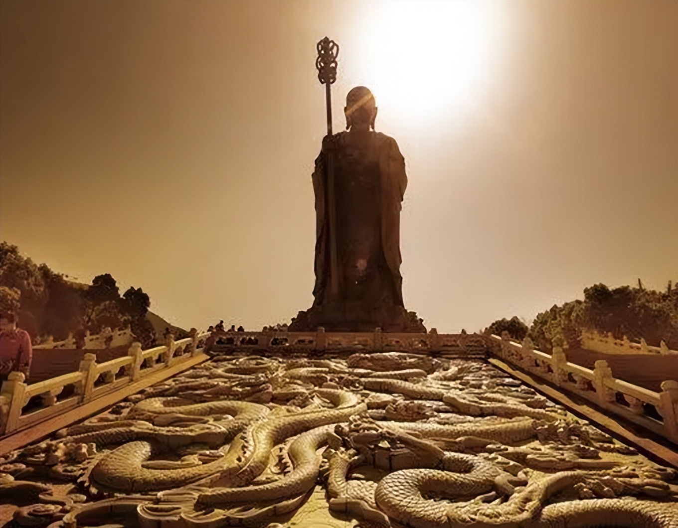 世界上“最诡异”的3座佛像：中国2座，还有一座在日本，高121米