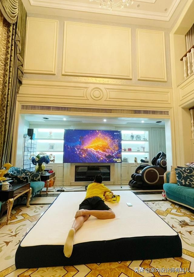 他家四层大别墅，500万豪华装修，客厅摆床、冰箱贴膜，处处踩坑