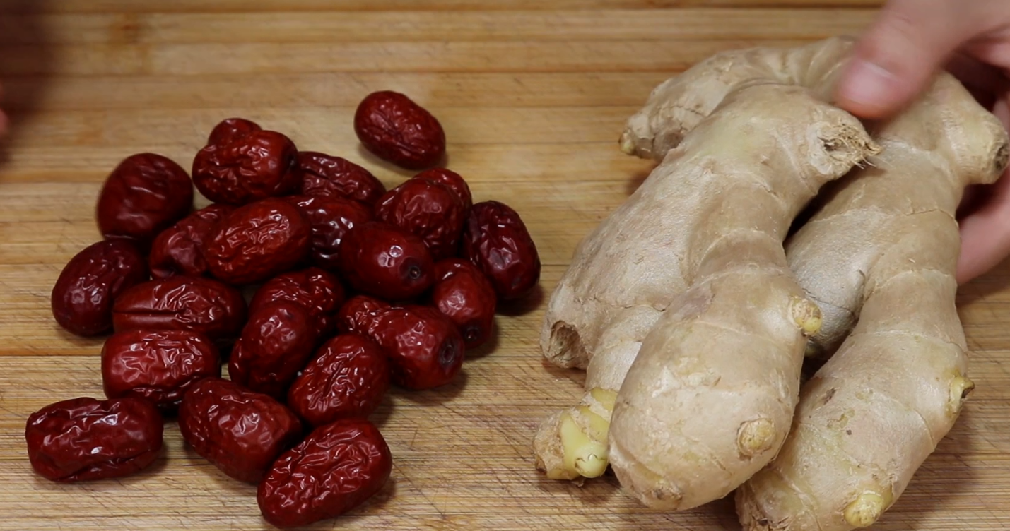 一碗祛除湿气,红枣生姜这样搭配,做一次喝一冬天,越喝越漂亮