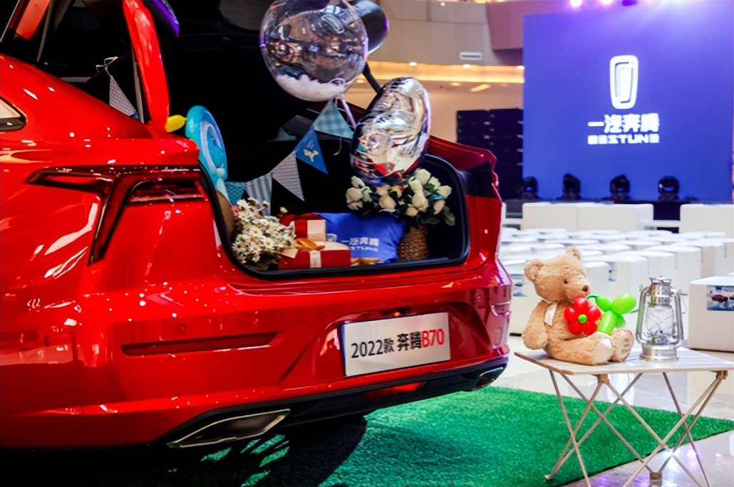 朱亚文力荐 闪耀阿拉宁波 一汽奔腾2022款B70及T55东区上市