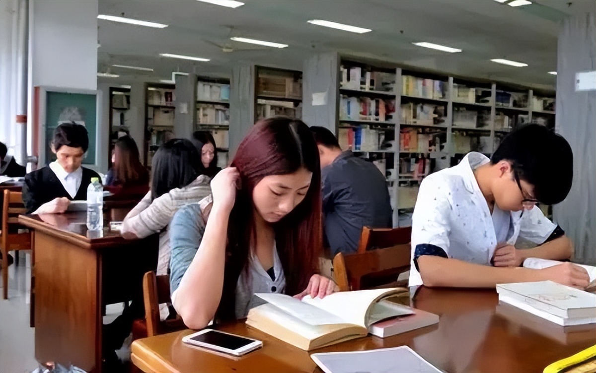 没人报的4个专业，“冷门”但就业后薪资很高，学生可以适当参考