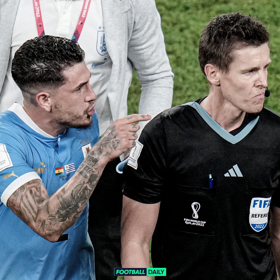 乌拉圭德国世界杯（黑哨！德国裁判补时拒判卡瓦尼出线点球，乌拉圭赛后围攻裁判讨说法）-趣拿体育