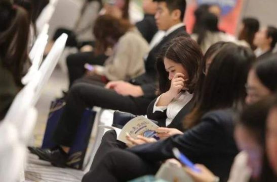 铁路集团开始招聘，无需参加笔试，符合条件面试通过即可上岗