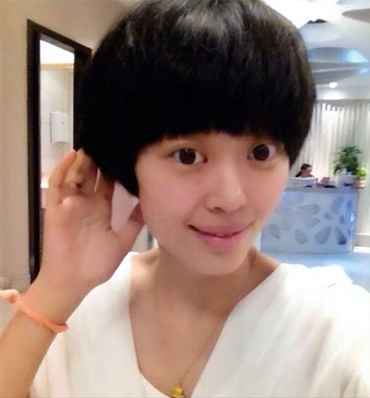 央视主持邱园园：为了孩子放弃治癌，26岁在孩子百日宴离世