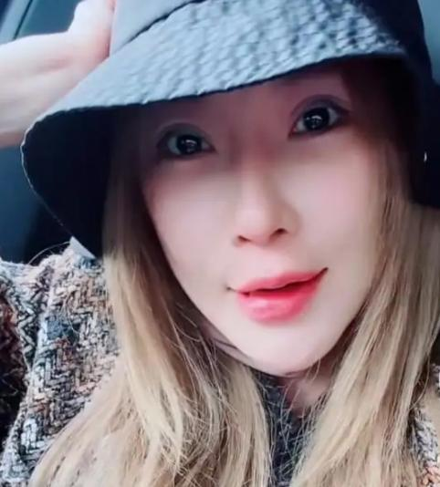 47岁的董潼穿上"洋装"多年,广东观众:穿回旗袍做回韩师奶吧