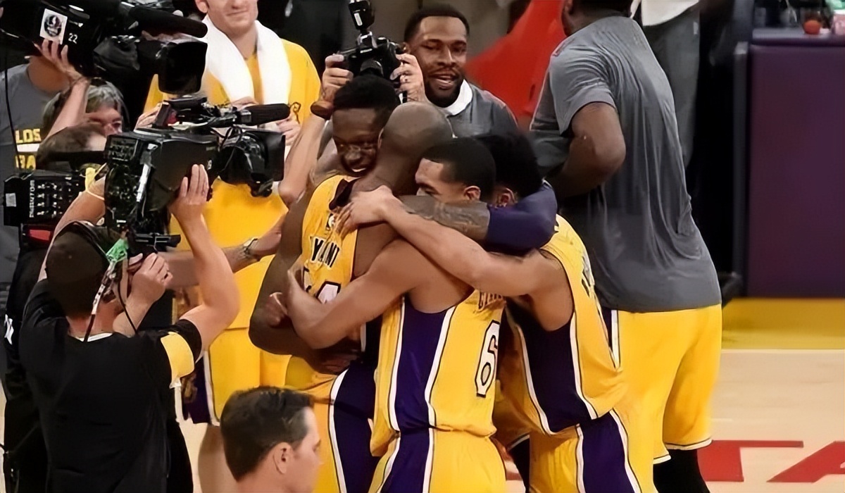 科比退役比赛回放（科比退役六周年，他和那场60分的表演，你还记得吗？）