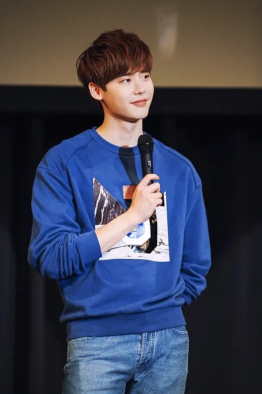 拥有韩剧半壁江山的李钟硕，微微一笑吸引万千少女