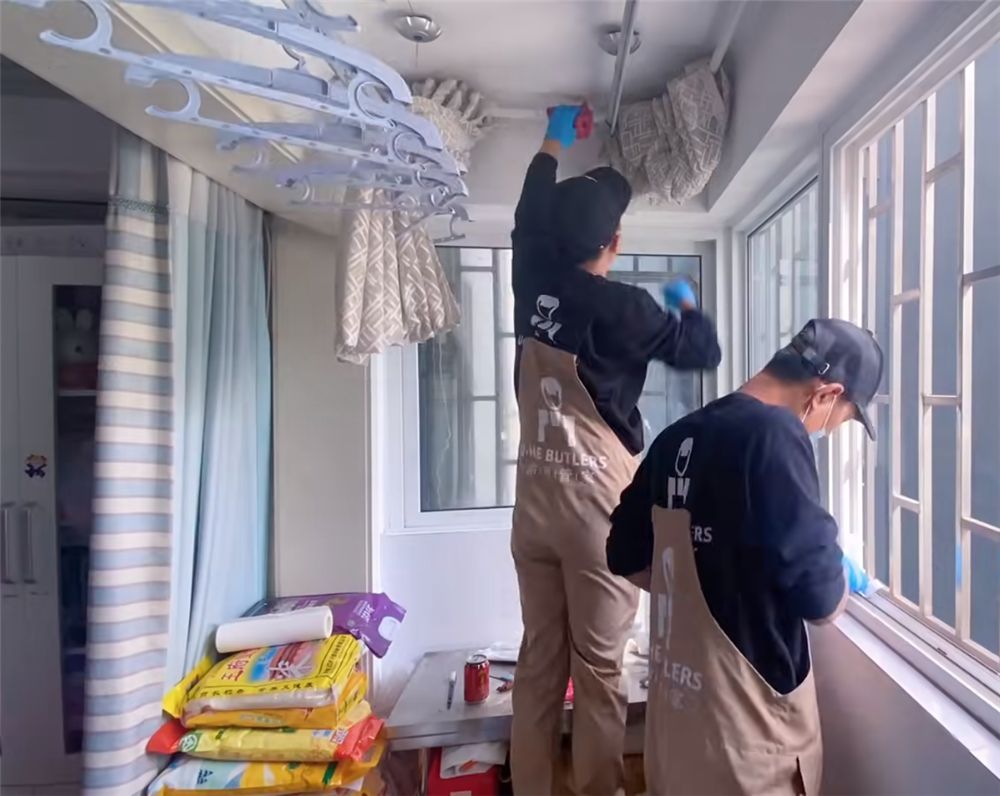 郑州一家三口家里杂物堆成山，请8位保洁师1天清理干净，太治愈了