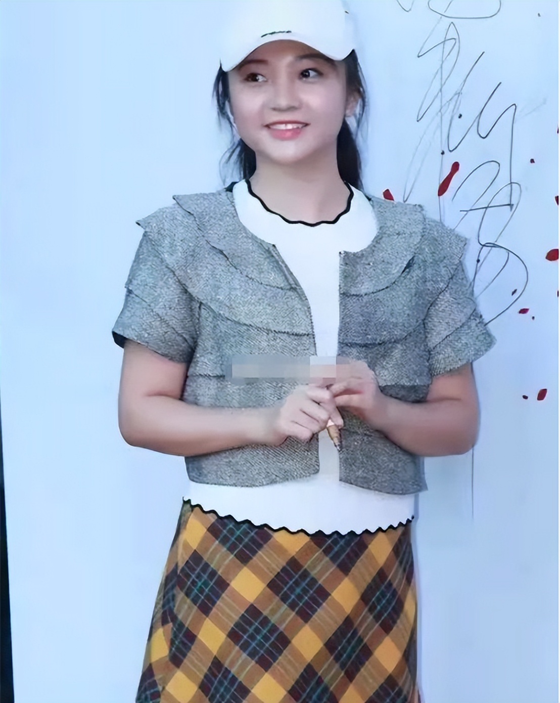 幼时小巧玲珑,大了"鬼斧神工",论童星长"残"林妙可不算最惨