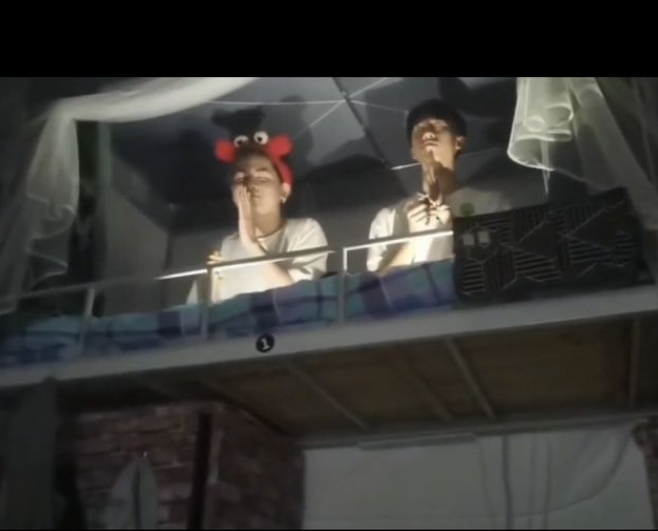 大学寝室“鬼屋”第一视角，“阴间宿舍”成焦点，学生直呼不敢住