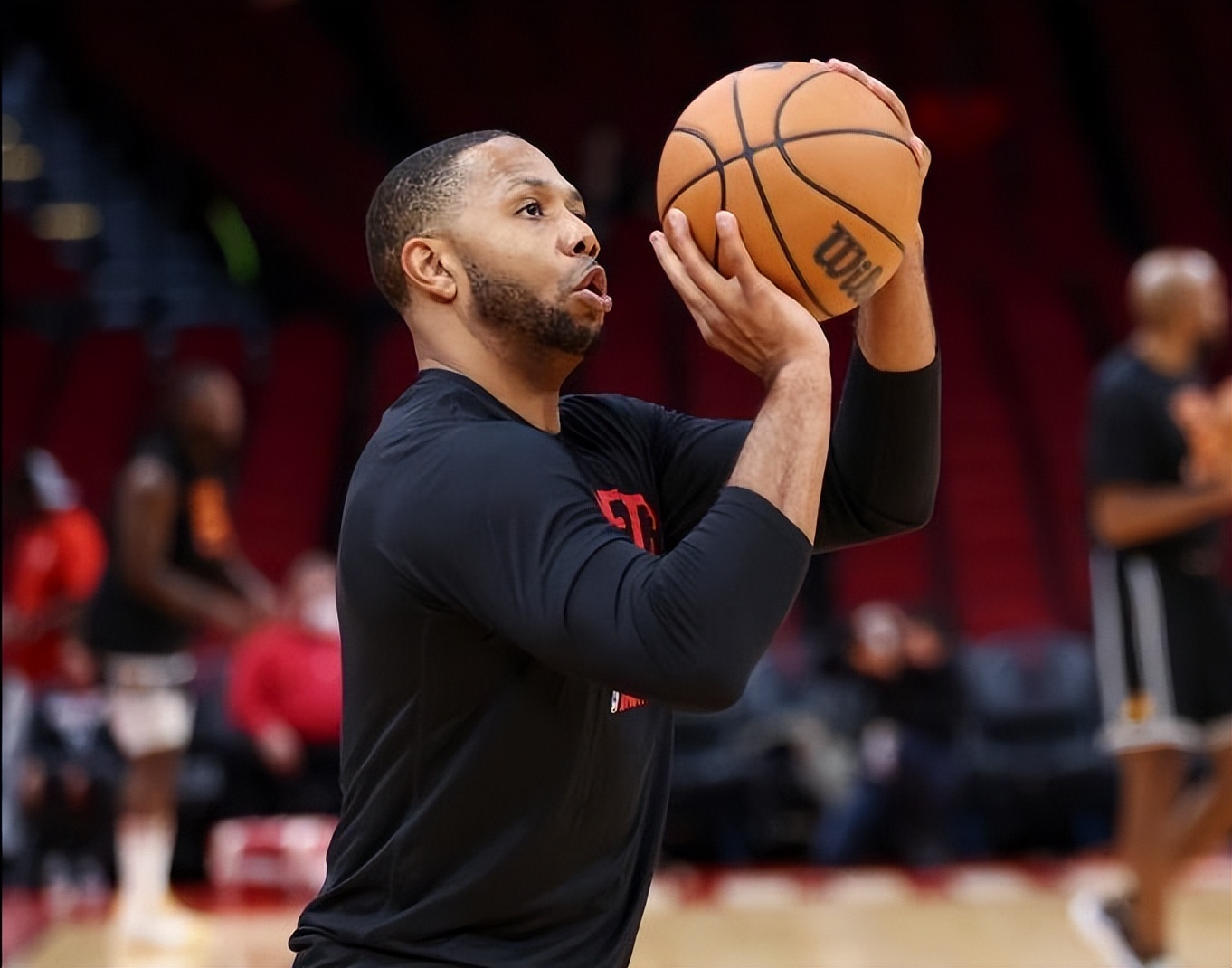 nba常规赛比分记录(NBA常规赛：老鹰击败火箭取得胜利，总比分117:107)