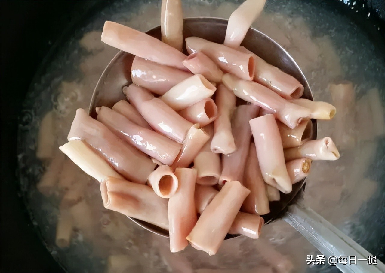 海肠炒韭菜的做法（年夜饭中必备的一道菜品）