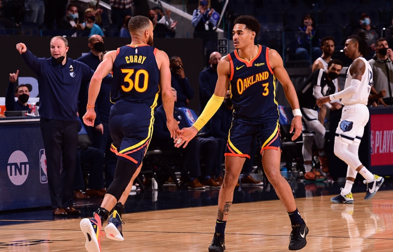 nba为什么只给巨星传球（NBA最无私的四大巨星：库里让位给普尔首发，邓肯魔术师上榜）-趣拿体育