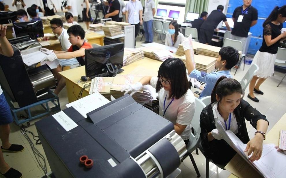 为啥高考只允许“2B铅笔”涂卡？看到电脑阅卷后才恍然，别选错了