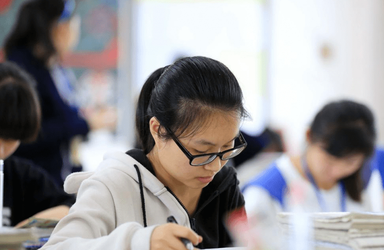 大学校园默认的“潜规则”，辅导员一般不会说，第二个做得最多