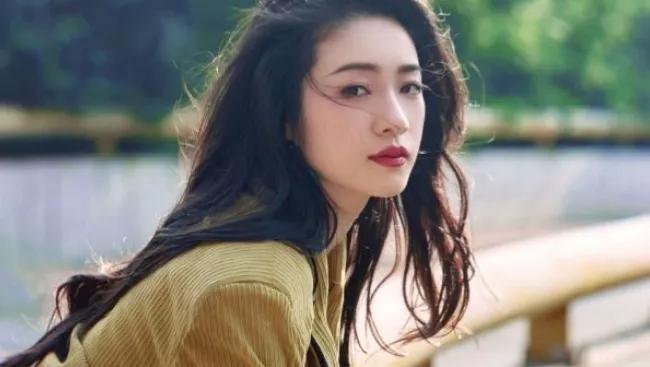 栾蕾英复古影片，含蓄充满平静的生活气息