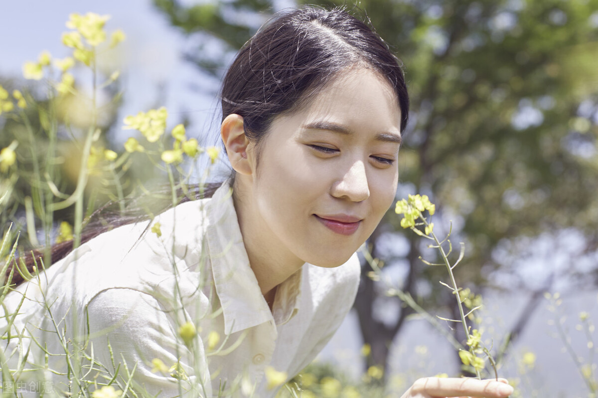 大姑姐结婚我给1000红包，婆婆怼我太小家子气，我：她是二婚