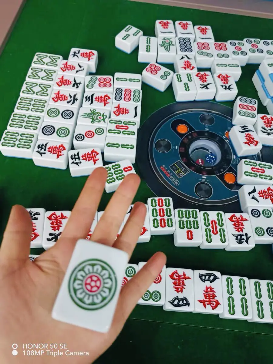 老外也爱打麻将,厂家年销5万台麻将机,春节卖断货