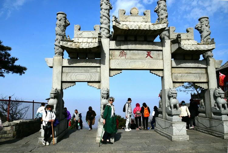 一览众山小