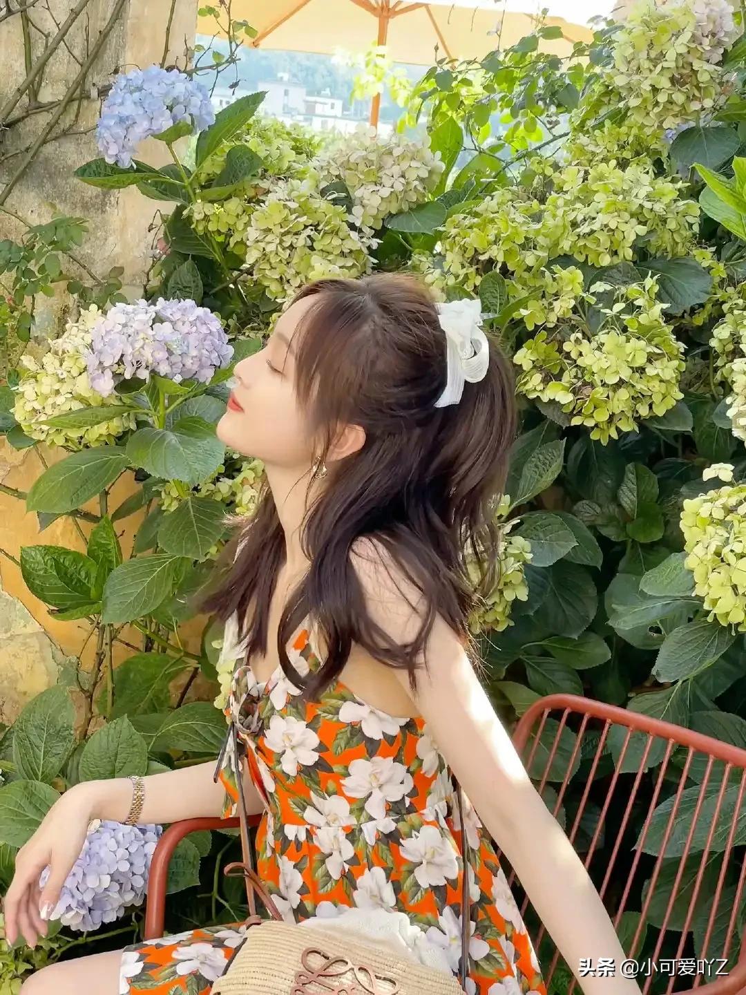 吴宣仪，吊带花朵裙，白色蕾丝发带，精致女孩可爱美丽