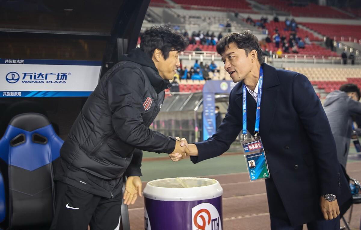 成都在哪里可以看到足球直播（中超大连人PK成都蓉城名单，谢晖首发派上4名小将，这4大平台直播）-趣拿体育