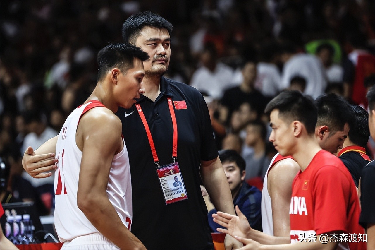 為什么姚明能在nba混（姚明連任原因曝光！5年內幫CBA賺了13億，已開始著手歸化球員）