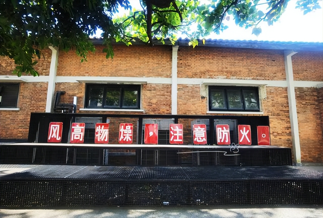 阿联cba去哪里打球(广州这个“打球圣地”，由易建联创办，建在仓库内，可看一线江景)