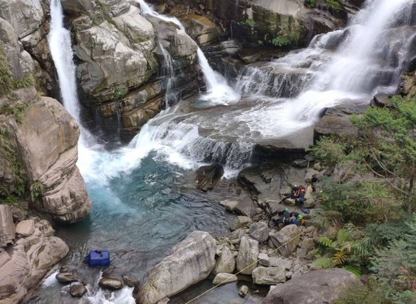 ����ӵ�����㷢�����⣬��λ������Ա׹���������ڷ�����������