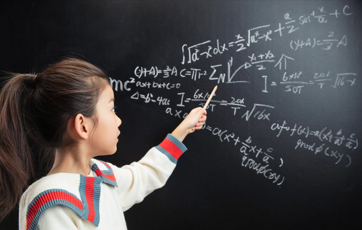 数学老师：“数学成绩好”的孩子，都有4个特征，家长要从小培养