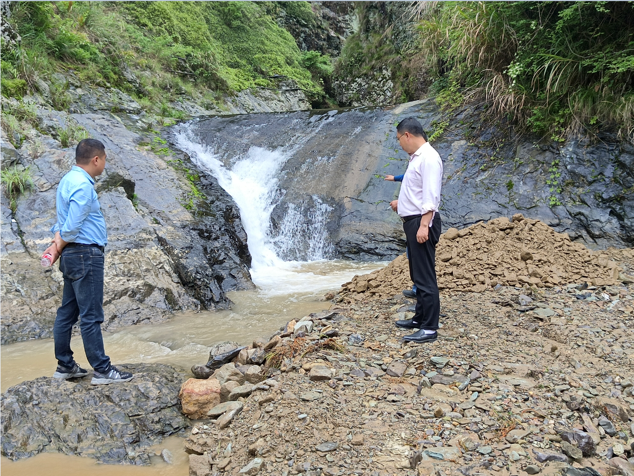 岩口镇深入开展防溺水高风险水域整治行动