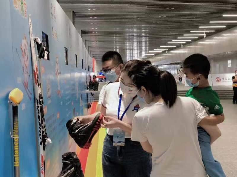 中国冰雪大篷车助力首体开放日与市民在冬奥场馆一起向未来