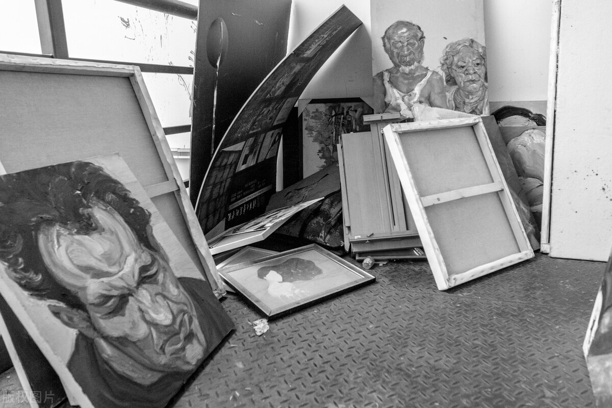 模特眯眯眼，小孩像青蛙，被吐槽的清华美院，在民间还香吗？