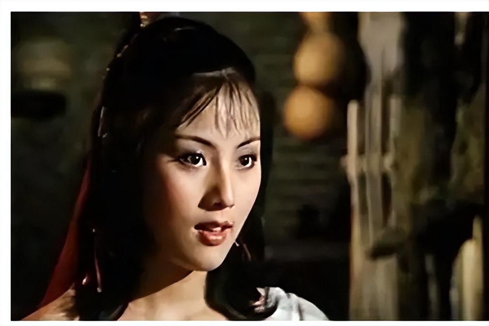 27年前，乐韵从13楼一跃而下不幸离世，母亲余生活在自责中