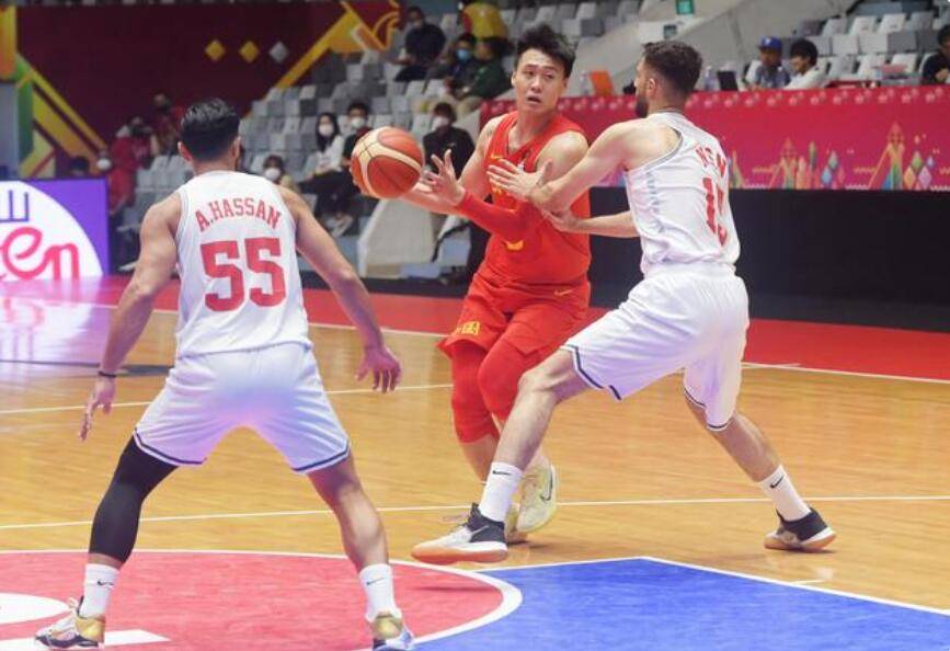中国男篮亚洲杯险胜巴林，放大10倍后看细节，原因清晰可见