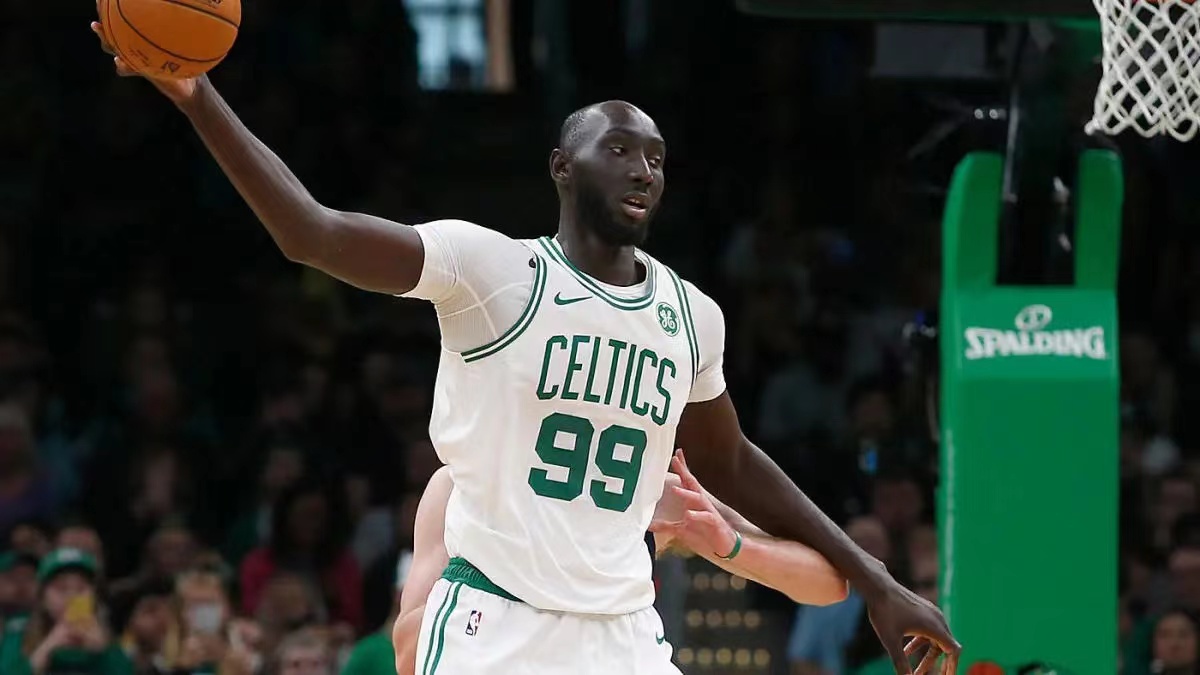 nba法尔为什么不上场(身高2米26,臂展2米49的巨人法尔,现在去哪里了?