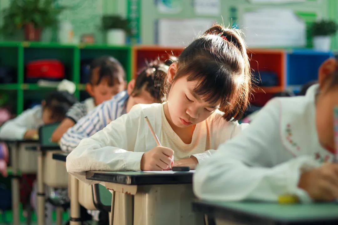 华阳实验小学落地落实落细“双减”要求探索教育高质量发展新路径