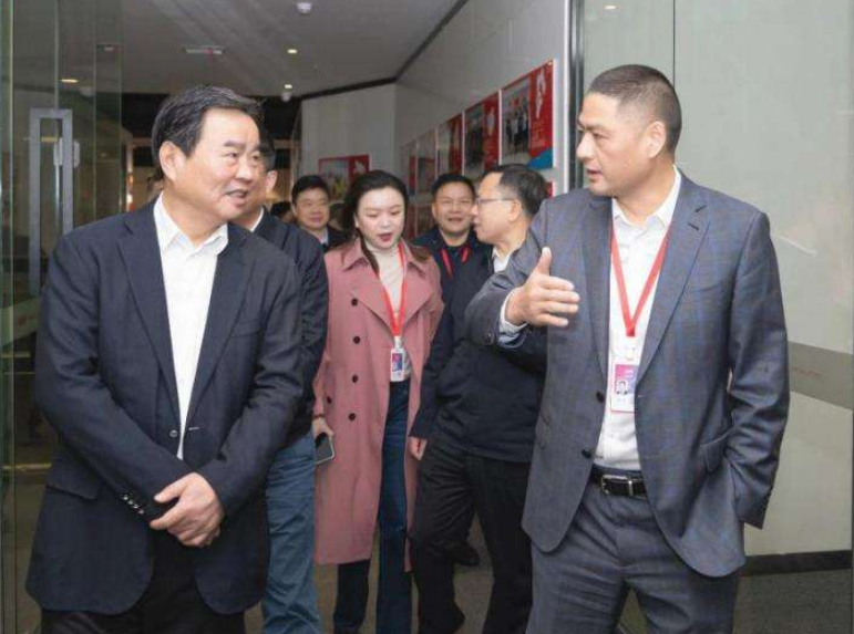 湖南的隐形富豪：拥有近2万家小卖部，靠服务穷人赚钱年入百亿