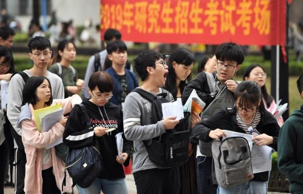 学海无涯，“小绵羊”张艺兴参加长江商学院面试，这是什么学校