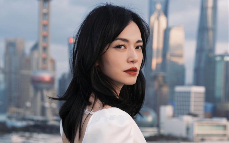 一篇题为"也许有一天,我们也可能沦为难民"的文章的发布,将姚晨推到了