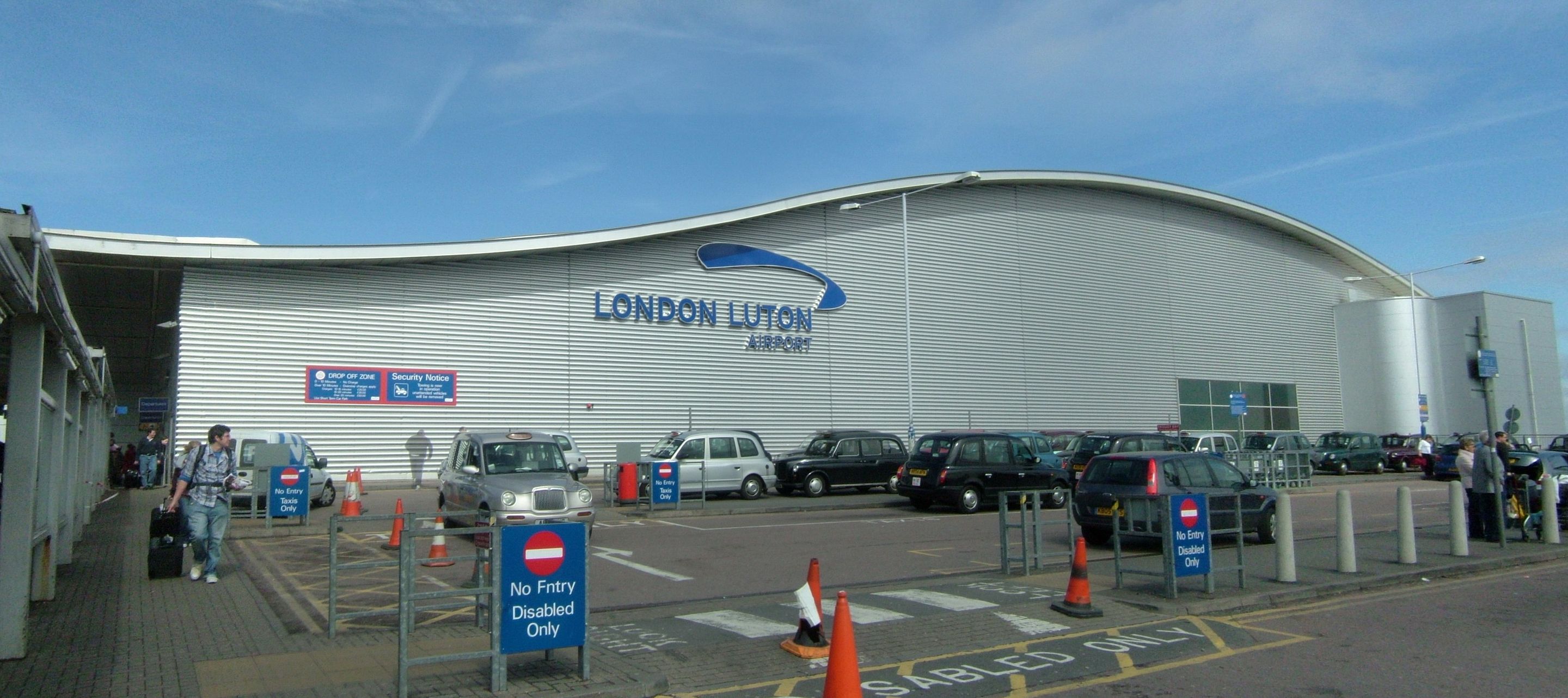 伦敦卢顿机场(英语london luton airport;iata代码:ltn;icao代码:eggw