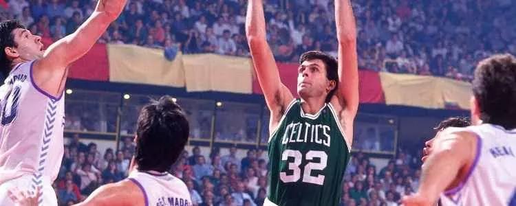 nba都有哪些传奇人物(NBA75周年：76位篮球传奇人物排名)