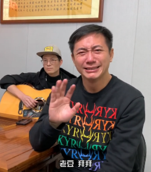 "康祈耀"彭新智含泪清唱《念亲恩》,他与康伯的父子缘已尽-蘑菇号