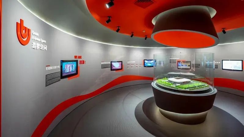 足球比赛球员们站在哪里更好（北上广深...，国内精彩的足球主题体验中心）