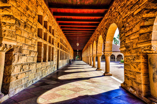 在牛津和斯坦佛留学，是什么体验？卫星云图看学校的构造