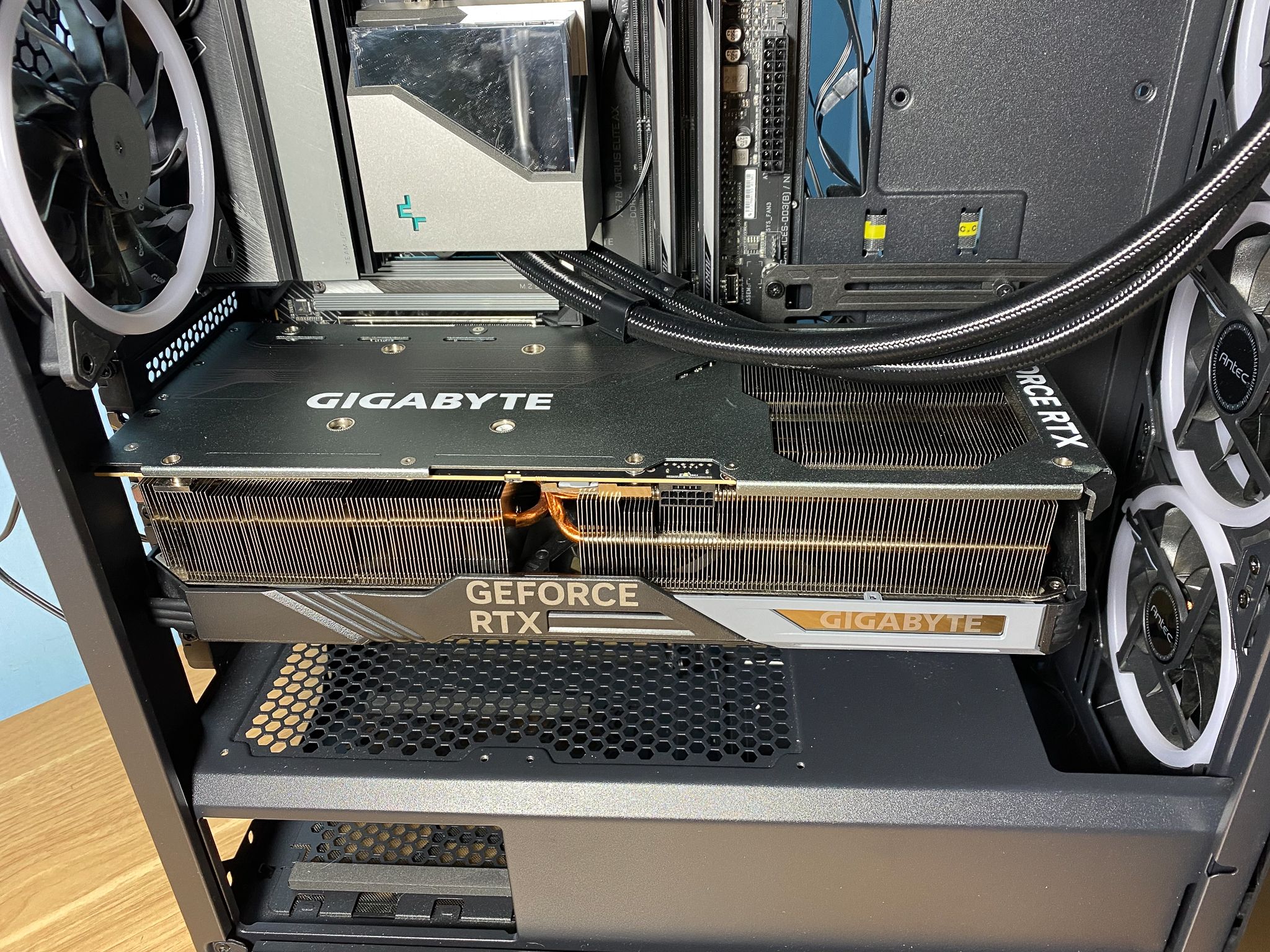 需要换的不止是电源还有它！技嘉显卡RTX 4090 GAMING OC 24G惊鸿一瞥