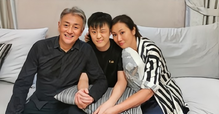 红得快，沉得也快，这7位“风光不再”的港星，如今有人露了原形