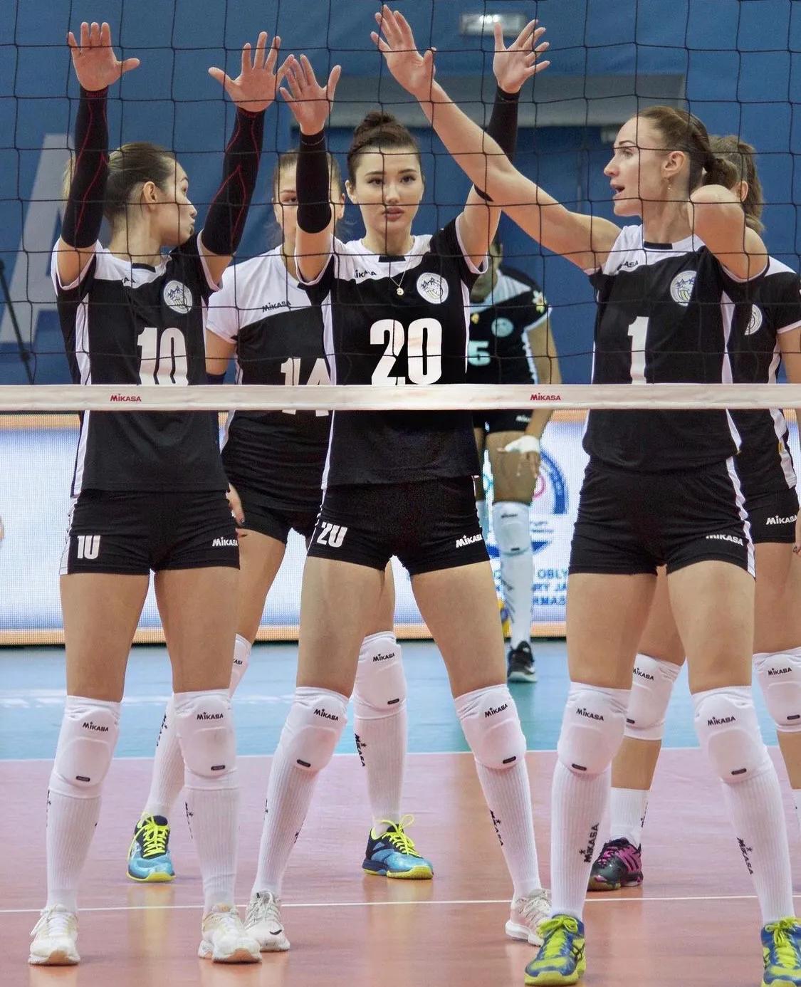 迪拜世界杯女排名单(哈萨克天使容貌排球美女萨宾娜,人在迪拜报平安