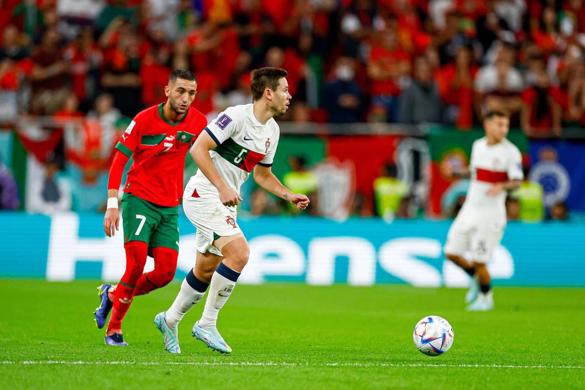 葡萄牙vs摩洛哥回看(葡萄牙0-1摩洛哥爆冷出局！C罗B费面色铁青，范志毅预测被打脸了)
